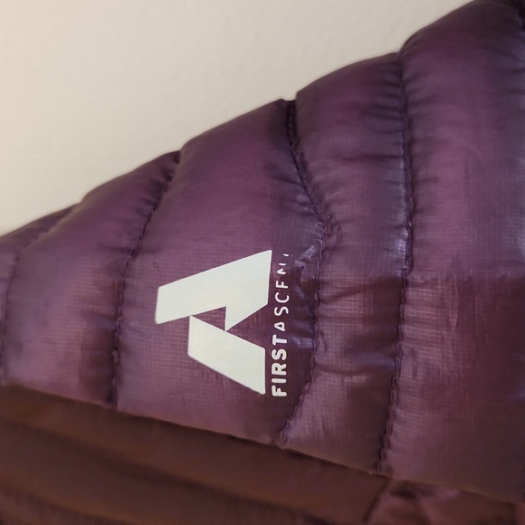 Eddie Bauer first Ascent down jacket size small - Picture 5 of 7